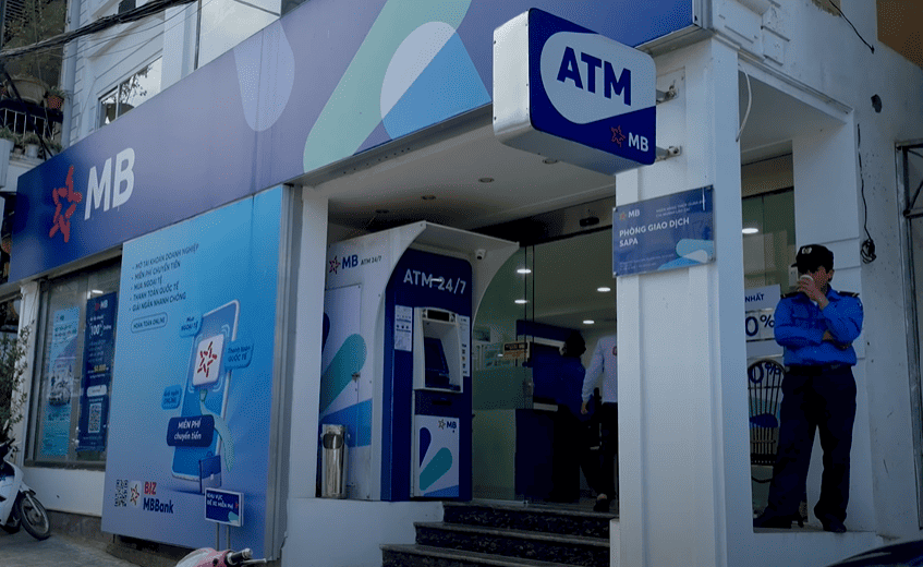 Cách rút tiền MB Bank qua thẻ ATM